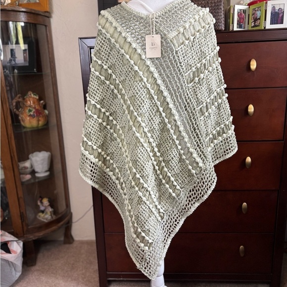 Fadivo Sweaters - Fadivo New York Crochet shawl/Poncho light green size OS